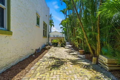 810 Avon Road West Palm Beach FL 33401