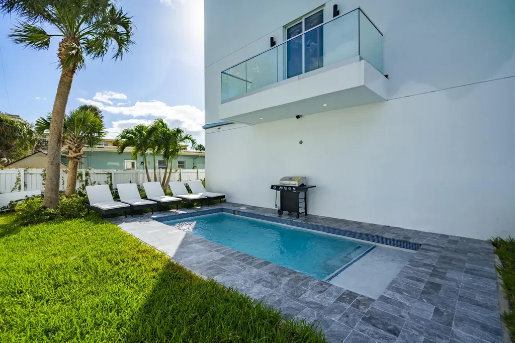 1006 N Riverside Drive Pompano Beach FL 33062