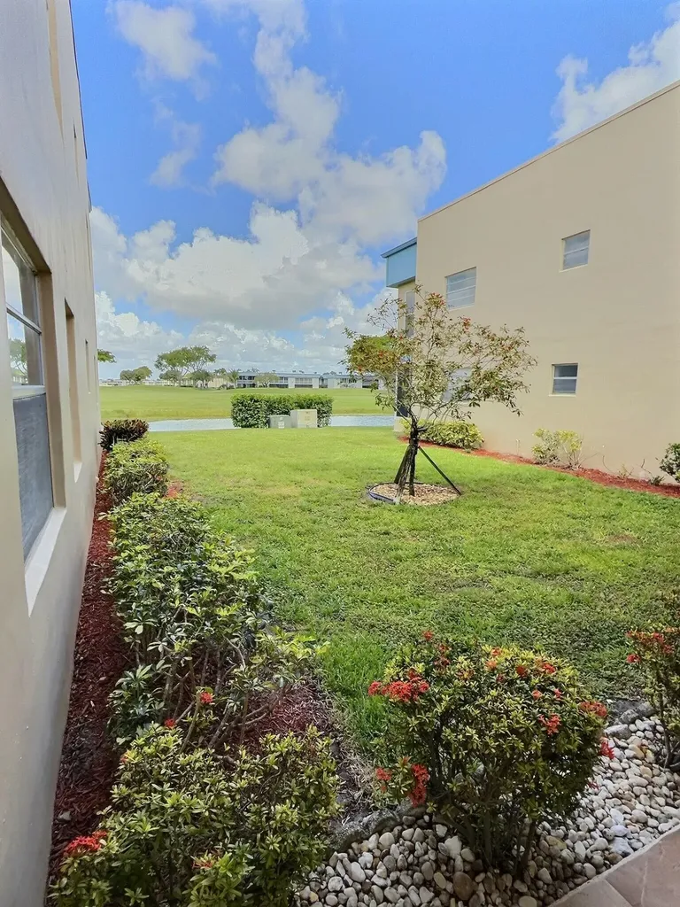 199 Burgundy E Delray Beach FL 33484