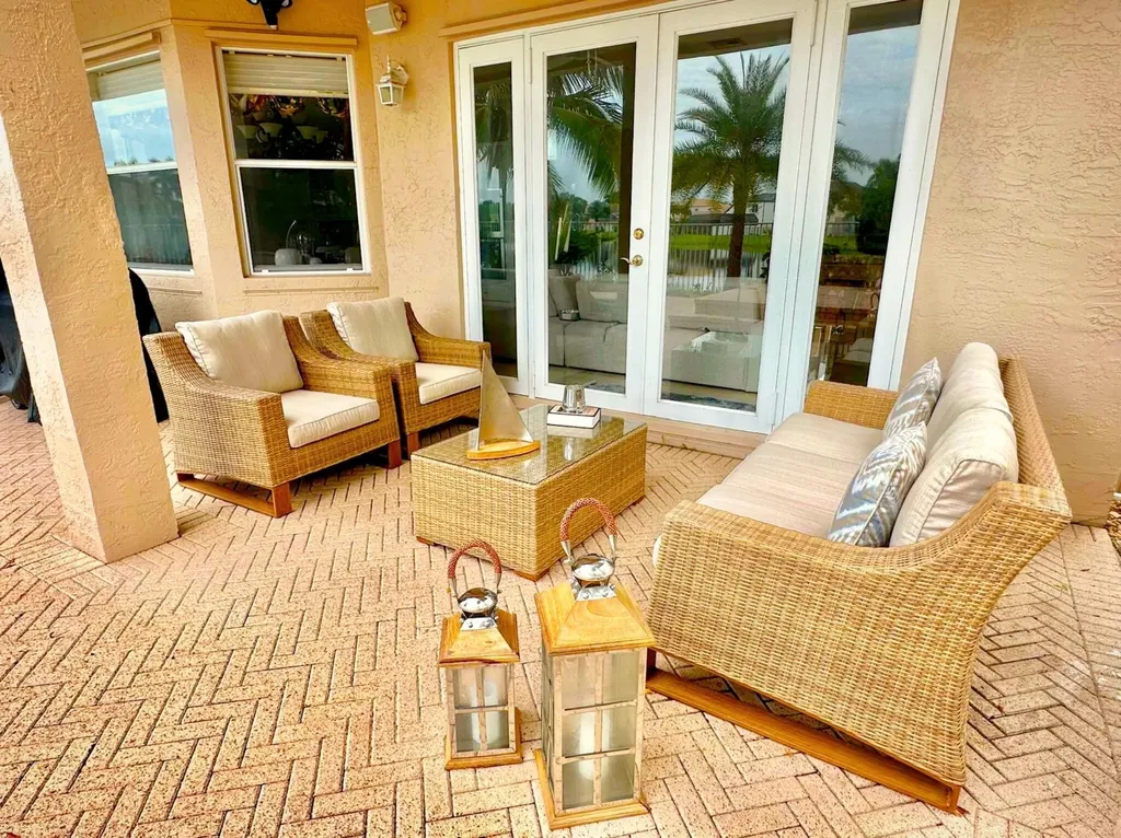 6489 Marbletree Lane Lake Worth FL 33467