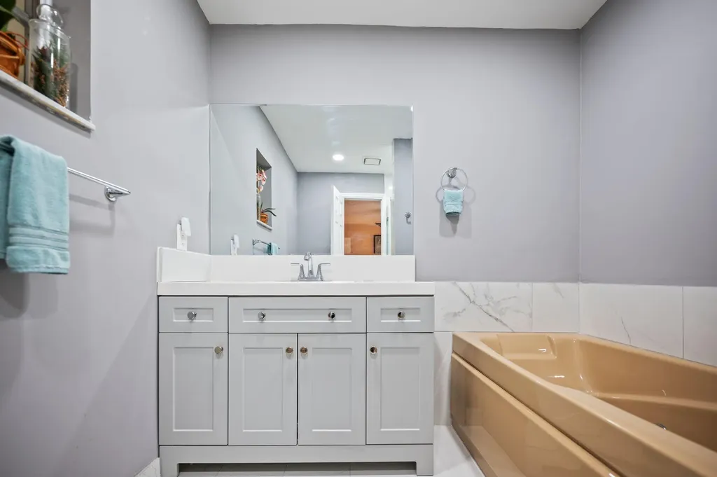 4245 NW 115th Avenue Sunrise FL 33323