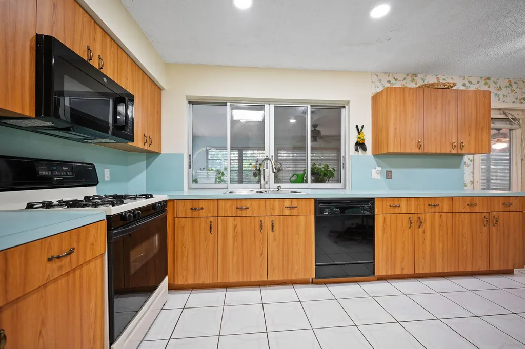 4245 NW 115th Avenue Sunrise FL 33323