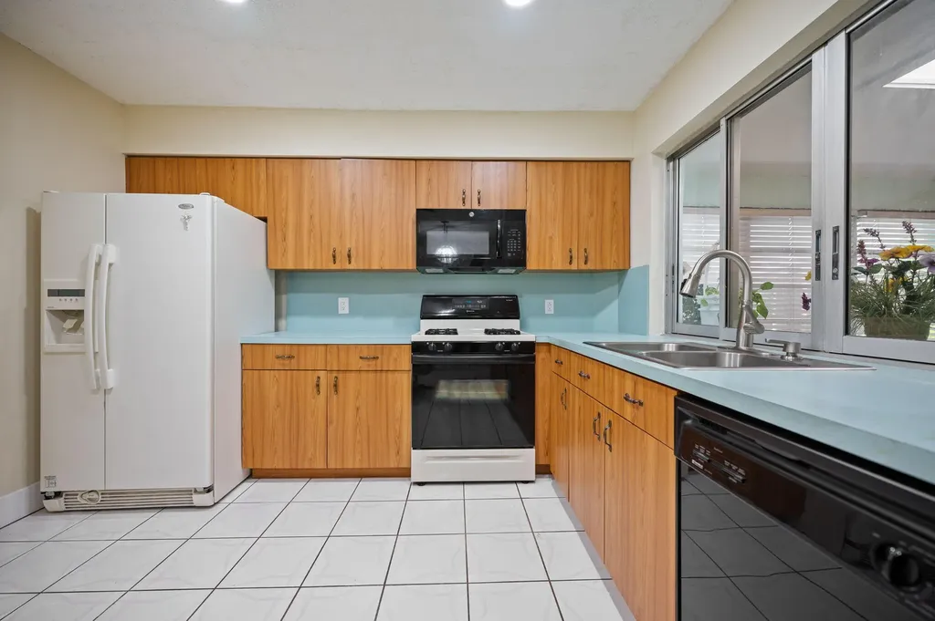 4245 NW 115th Avenue Sunrise FL 33323