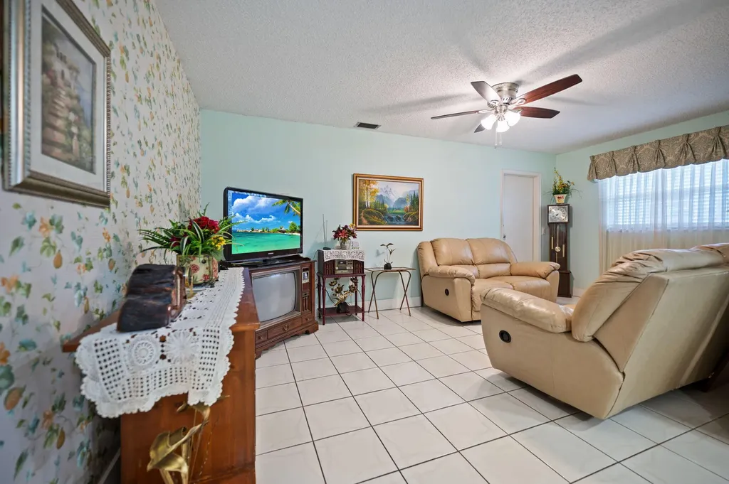 4245 NW 115th Avenue Sunrise FL 33323