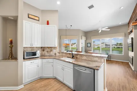 524 NW Blue Lake Drive Port St Lucie FL 34986