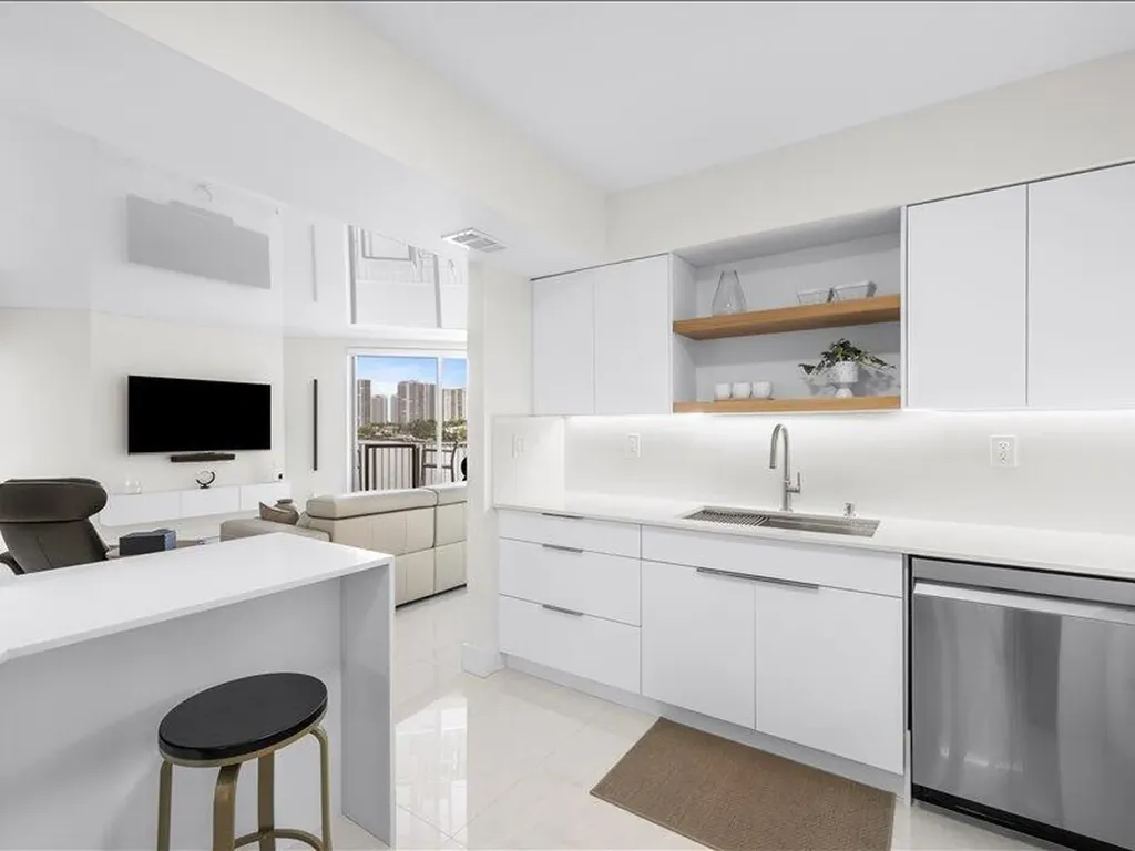 18260 N Bay Road Sunny Isles Beach FL 33160