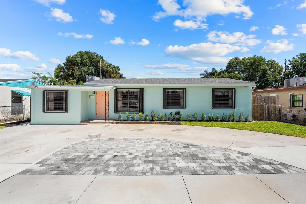 2105 Wellington Road West Palm Beach FL 33409