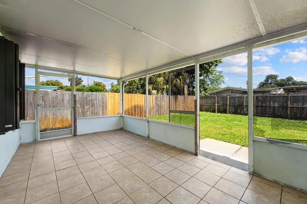 2105 Wellington Road West Palm Beach FL 33409