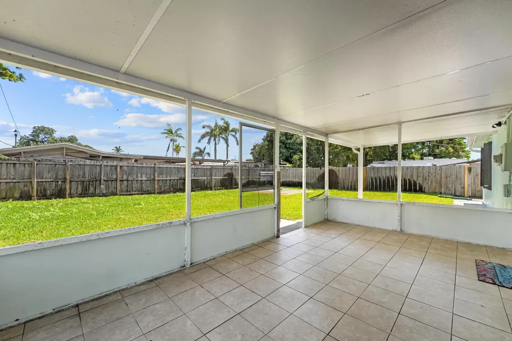 2105 Wellington Road West Palm Beach FL 33409