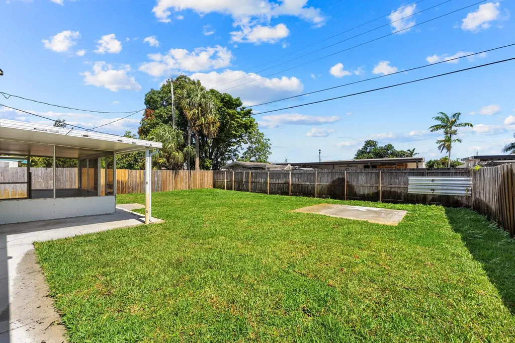 2105 Wellington Road West Palm Beach FL 33409