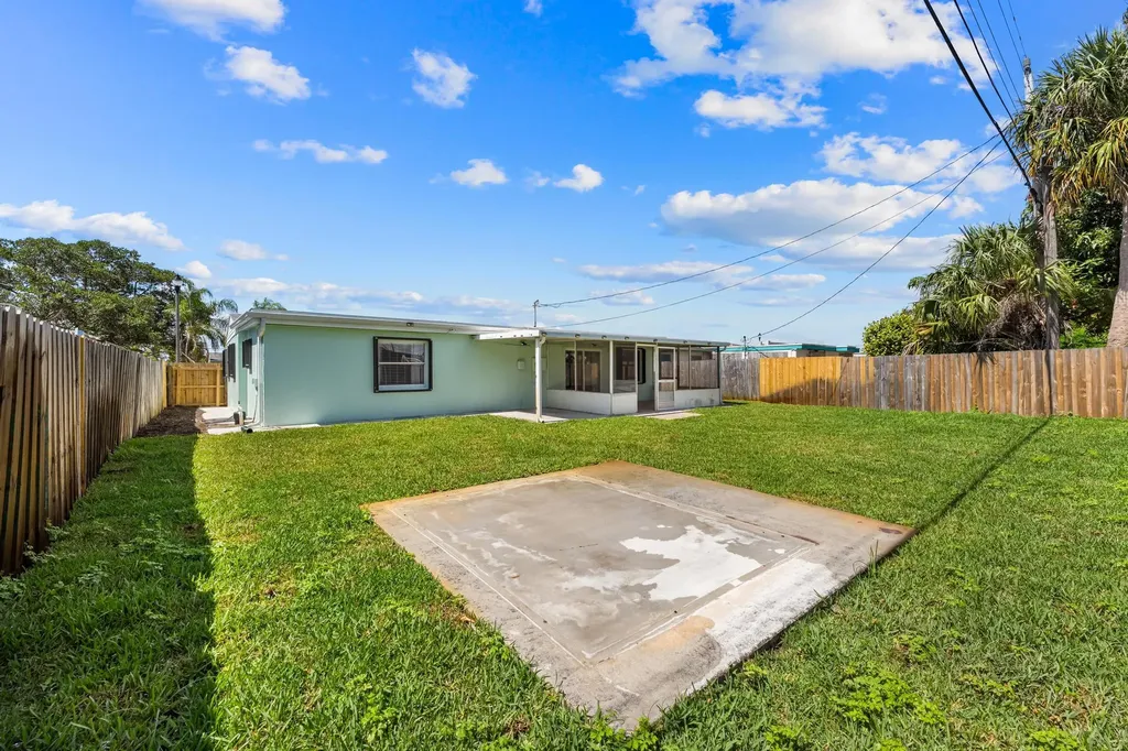 2105 Wellington Road West Palm Beach FL 33409