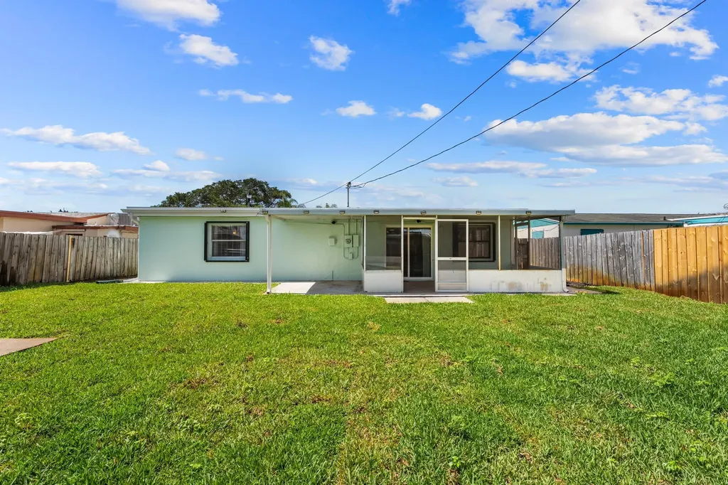 2105 Wellington Road West Palm Beach FL 33409