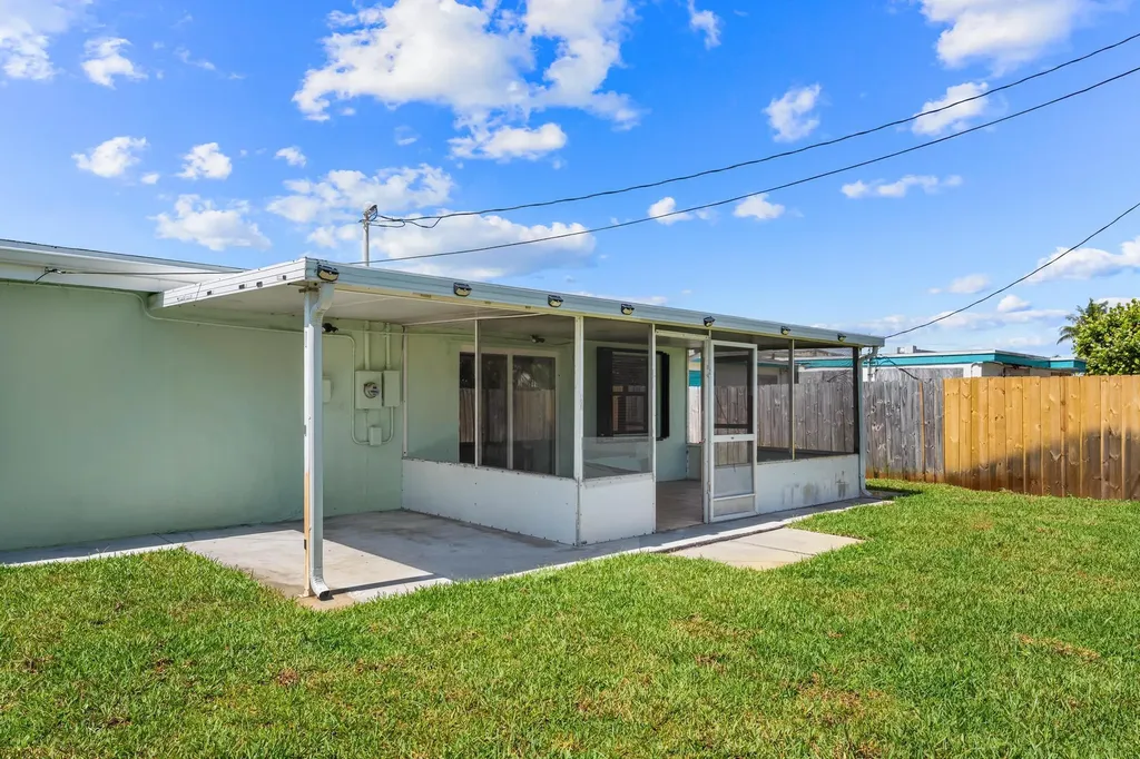 2105 Wellington Road West Palm Beach FL 33409