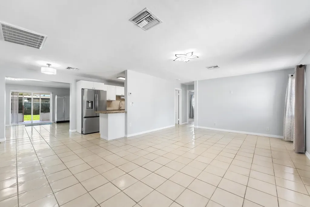 2105 Wellington Road West Palm Beach FL 33409