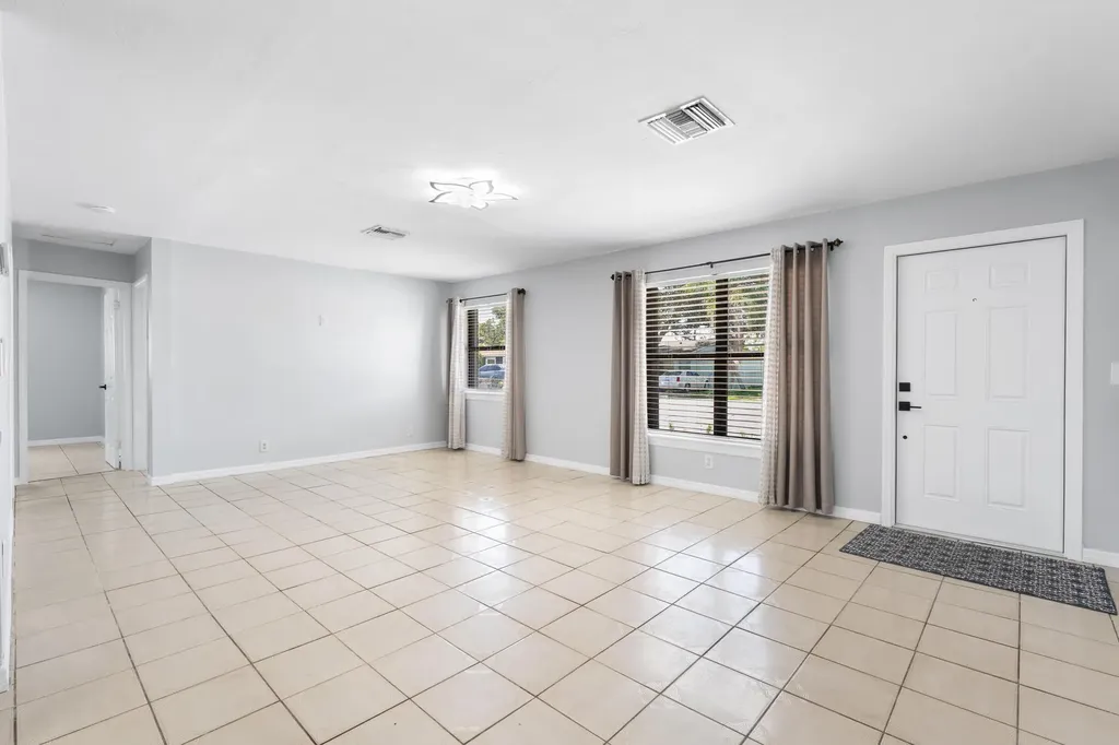 2105 Wellington Road West Palm Beach FL 33409