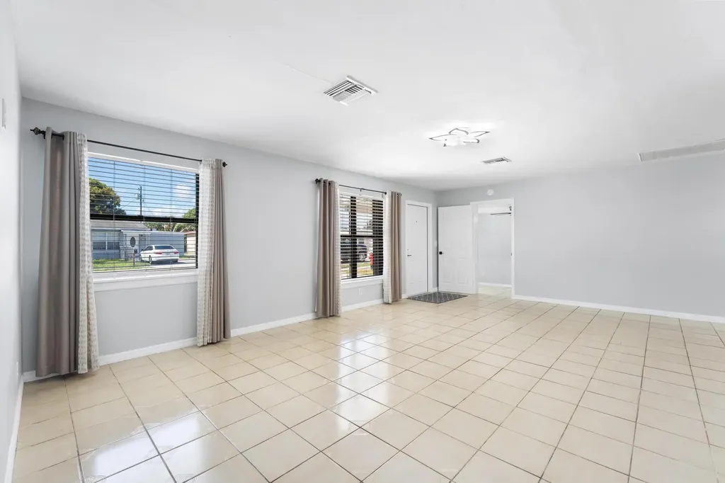 2105 Wellington Road West Palm Beach FL 33409