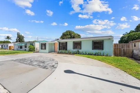 2105 Wellington Road West Palm Beach FL 33409