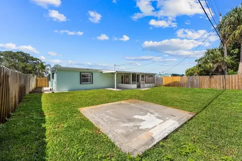 2105 Wellington Road West Palm Beach FL 33409