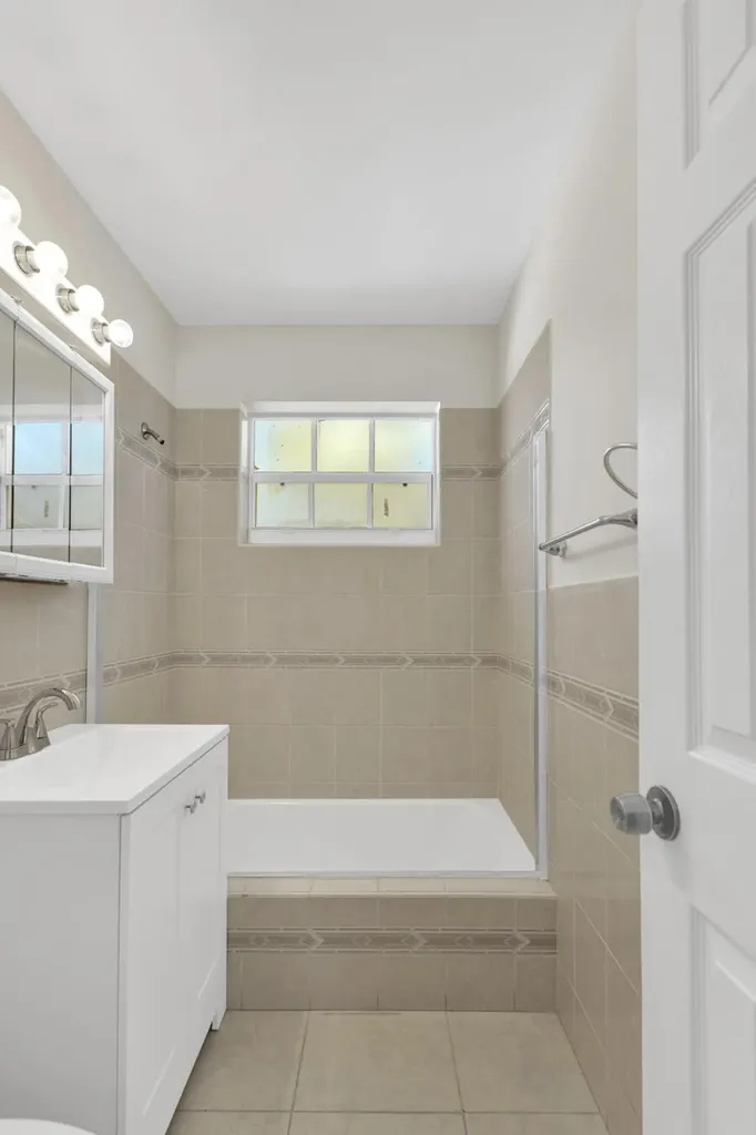 261 NE 42nd Street Deerfield Beach FL 33064