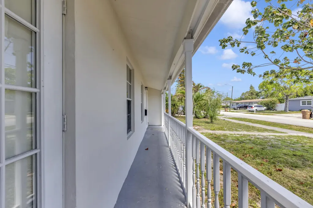 261 NE 42nd Street Deerfield Beach FL 33064