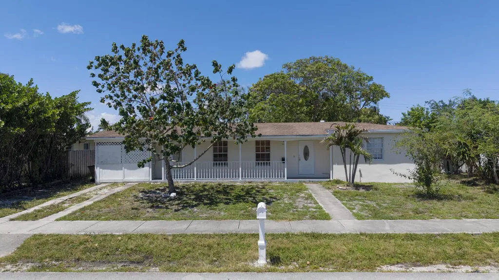261 NE 42nd Street Deerfield Beach FL 33064