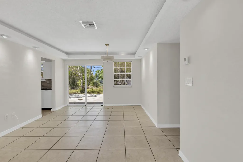 261 NE 42nd Street Deerfield Beach FL 33064