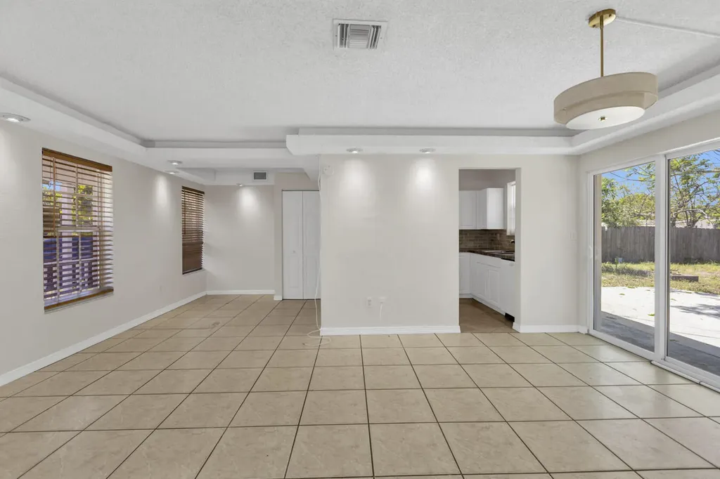 261 NE 42nd Street Deerfield Beach FL 33064
