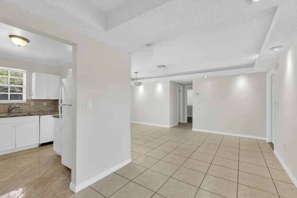 261 NE 42nd Street Deerfield Beach FL 33064