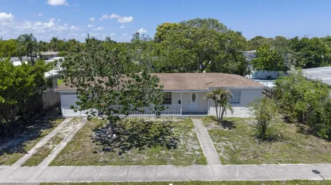 261 NE 42nd Street Deerfield Beach FL 33064