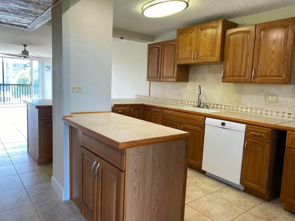 4 Royal Palm Way Boca Raton FL 33432