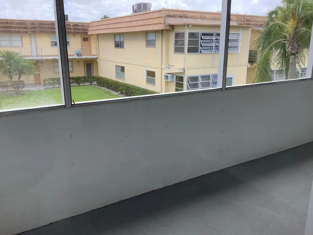 189 Saxony Delray Beach FL 33446