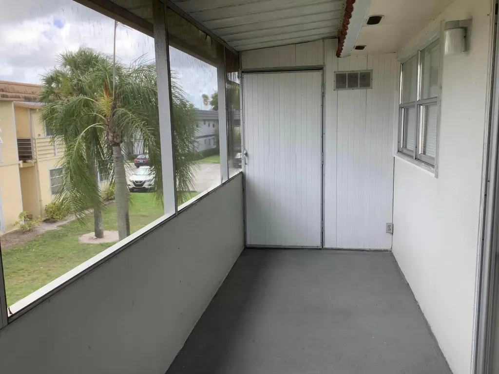 189 Saxony Delray Beach FL 33446