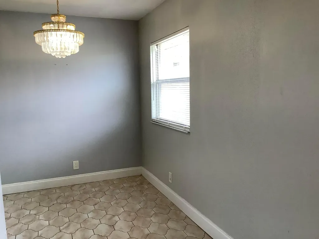 189 Saxony Delray Beach FL 33446