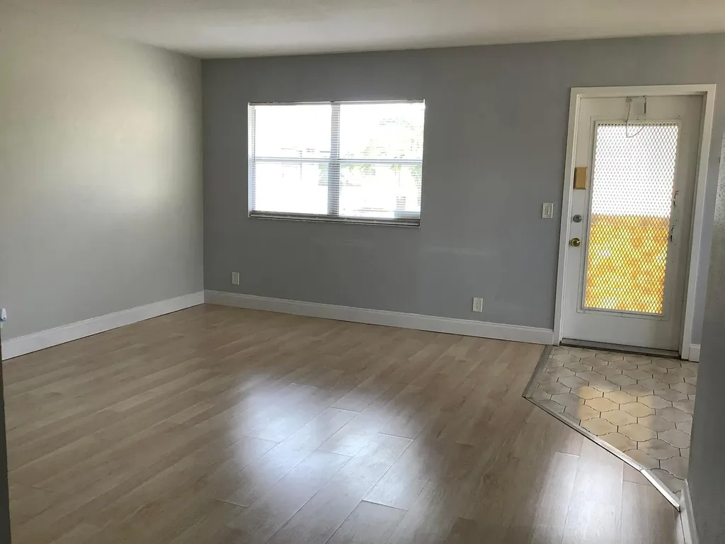189 Saxony Delray Beach FL 33446