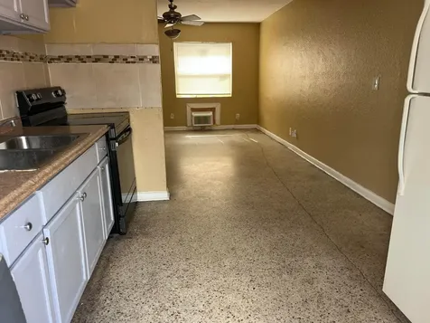 633 W 9th Street Riviera Beach FL 33404