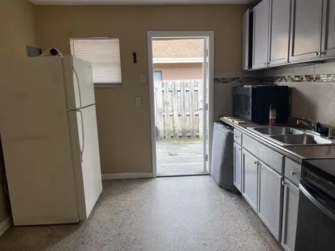 633 W 9th Street Riviera Beach FL 33404