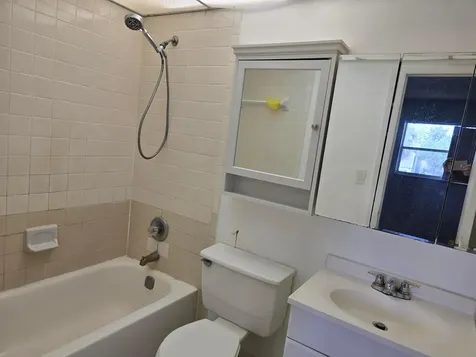 8060 N Colony Circle Tamarac FL 33321
