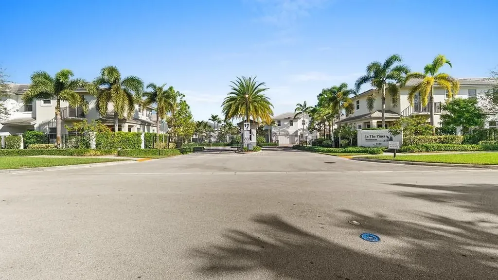 6989 Pines Circle Coconut Creek FL 33073