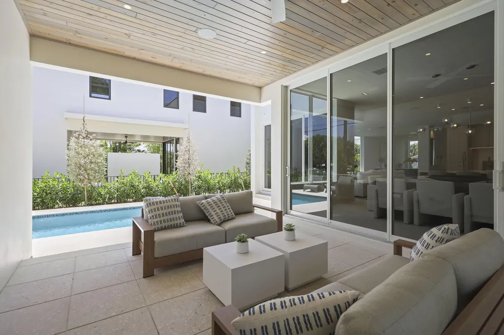519 SE 4th Avenue Delray Beach FL 33483