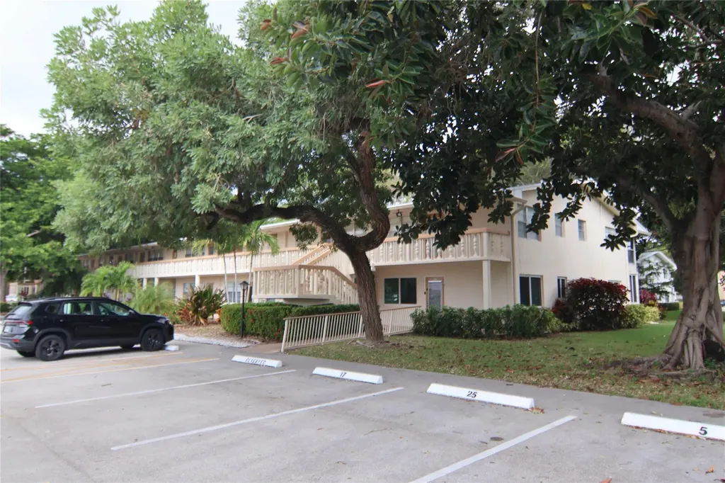 29 Richmond D Deerfield Beach FL 33442