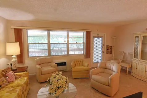 29 Richmond D Deerfield Beach FL 33442