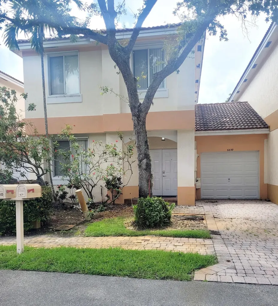 6639 Hidden Cove Drive Davie FL 33314
