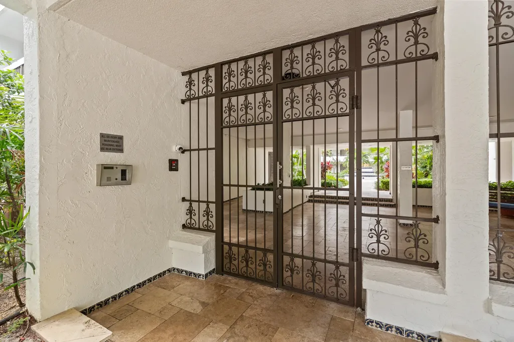 23200 Camino Del Mar Boca Raton FL 33433