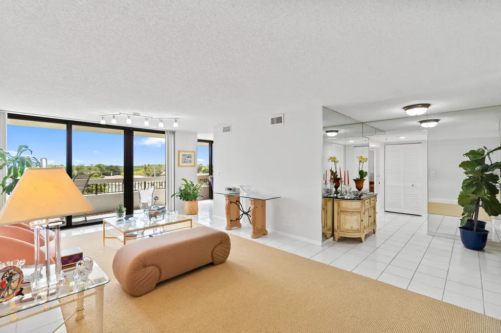 23200 Camino Del Mar Boca Raton FL 33433