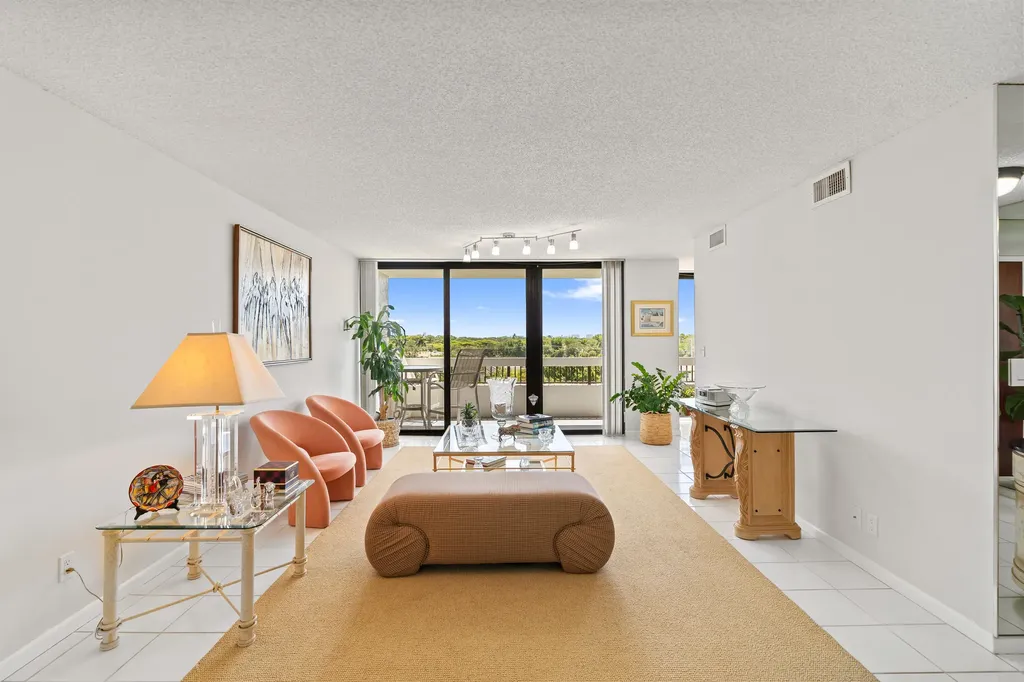 23200 Camino Del Mar Boca Raton FL 33433