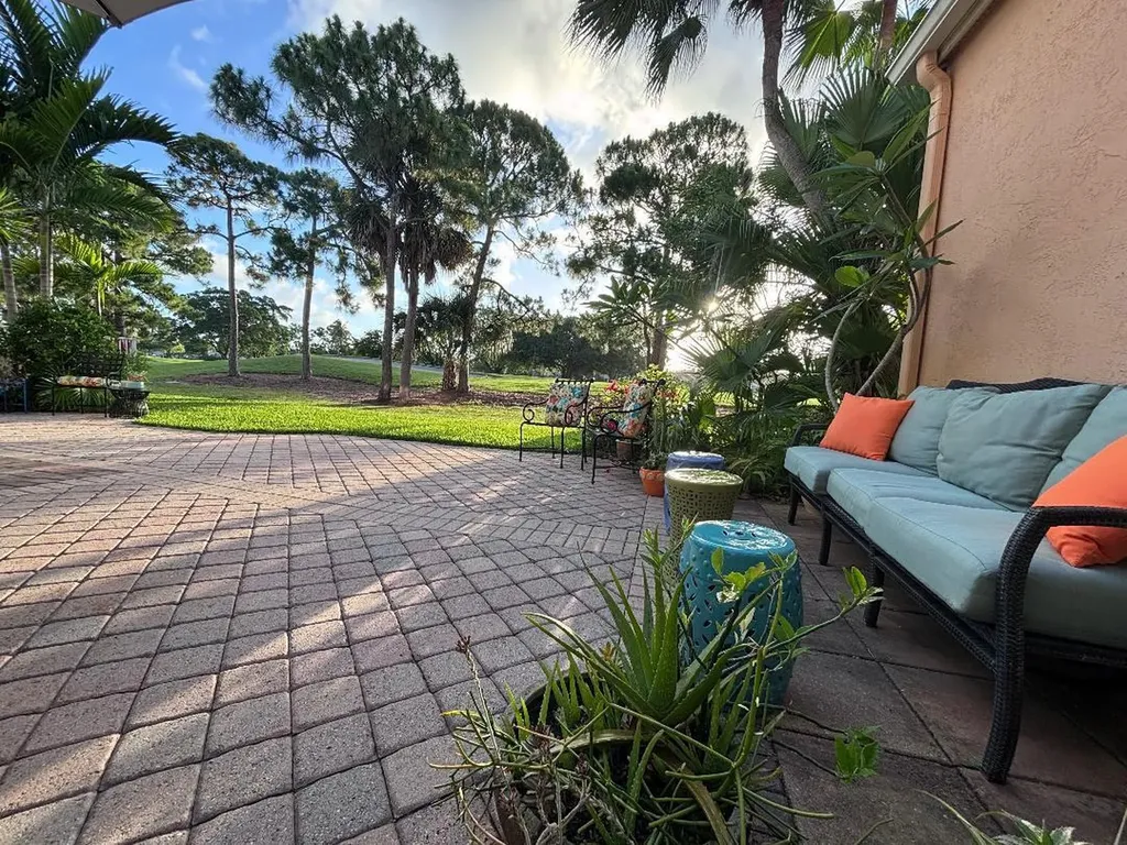 49 Vía Verona Palm Beach Gardens FL 33418
