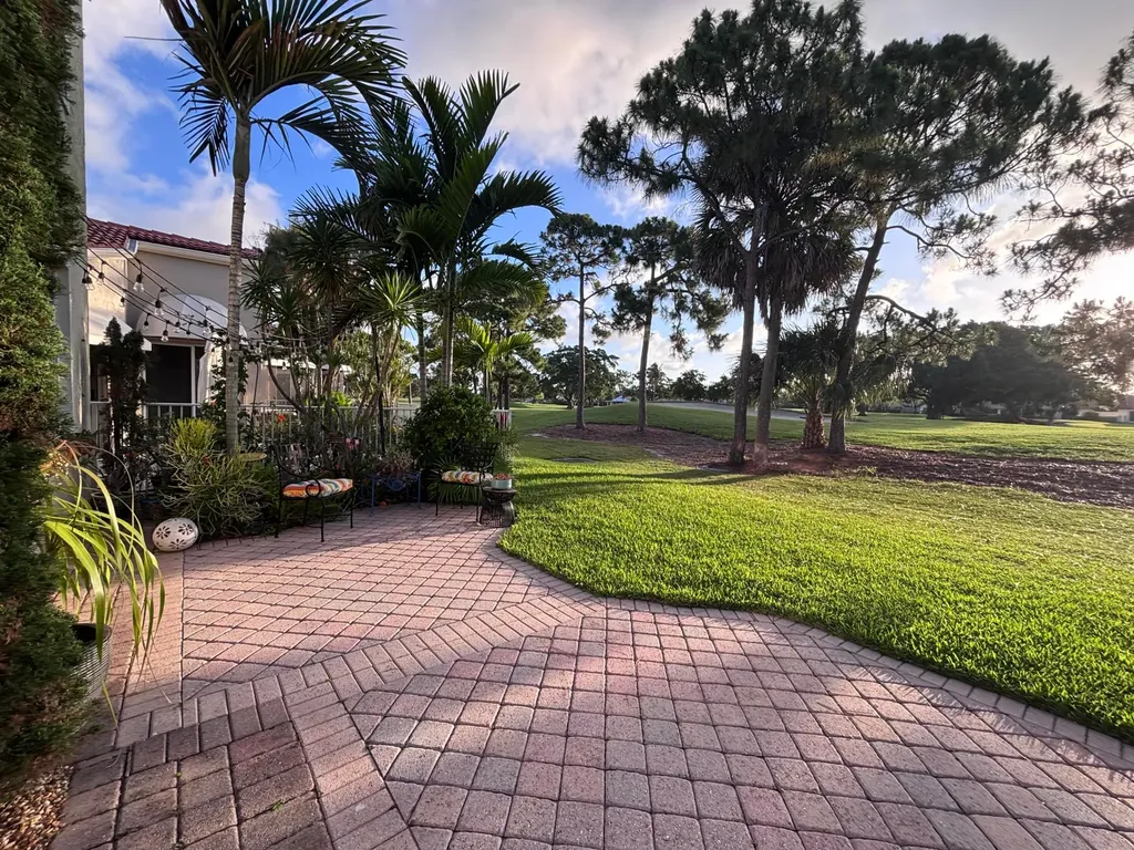 49 Vía Verona Palm Beach Gardens FL 33418
