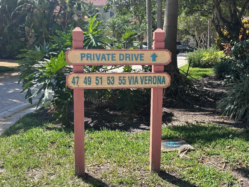 49 Vía Verona Palm Beach Gardens FL 33418