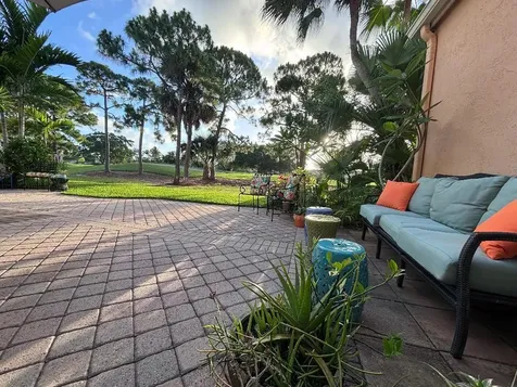 49 Vía Verona Palm Beach Gardens FL 33418