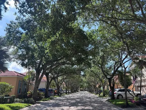 49 Vía Verona Palm Beach Gardens FL 33418